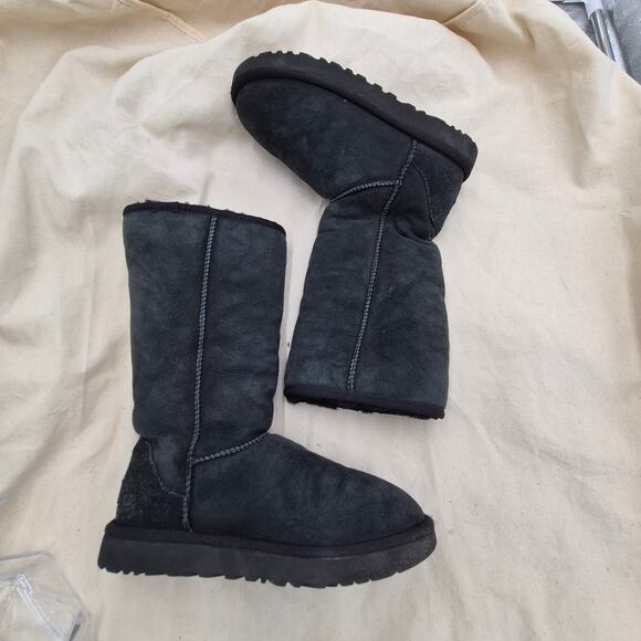 UGG Women's Classic Tall II Black size womens bootie size 7 - Picture 3 of 6